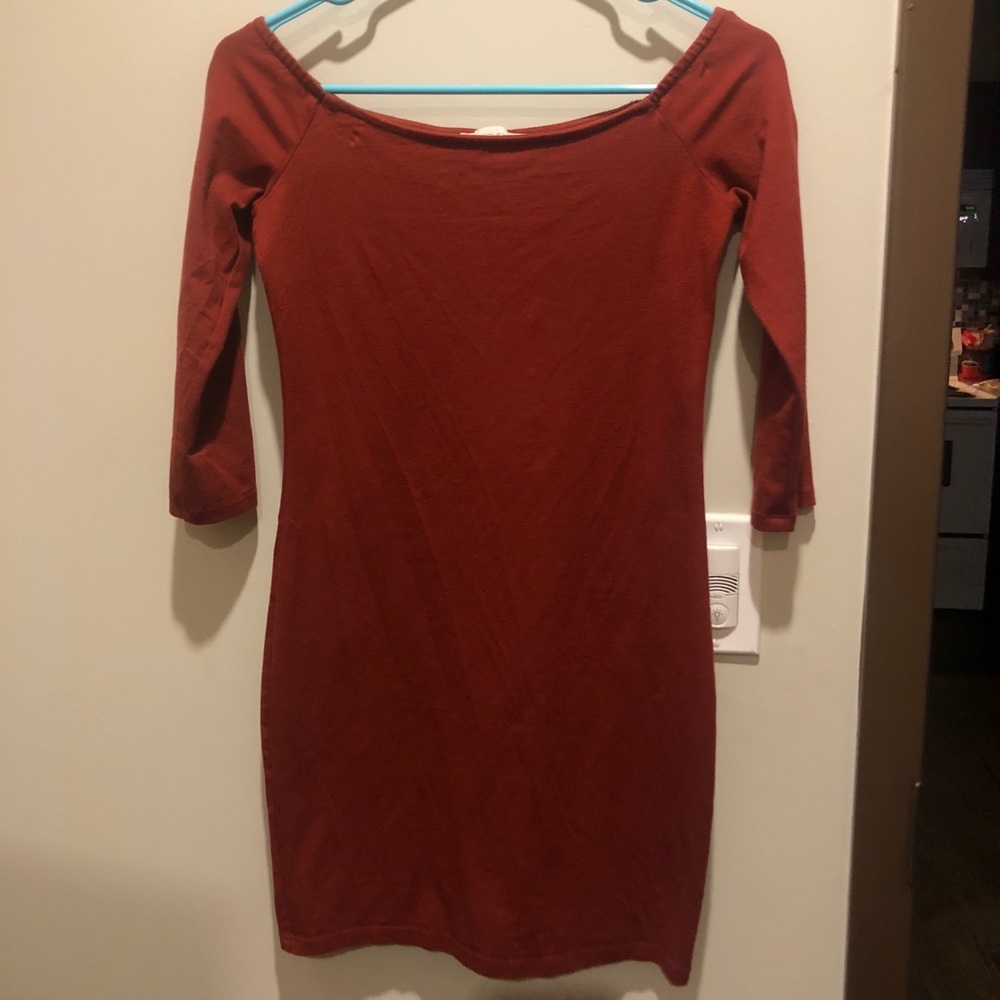 maroon off the shoulder bodycon dress